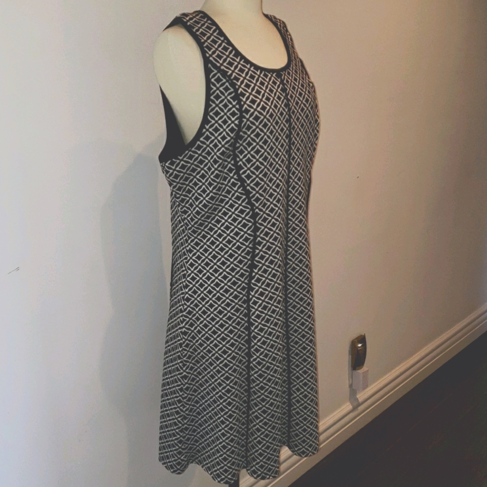Dress - Picture 2 of 8